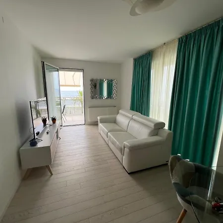 מלון דירות Gli Scogli Luxury 5*