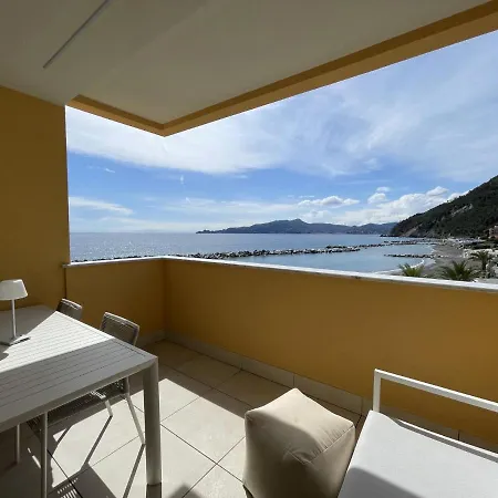 Gli Scogli Luxury Apartahotel 5*