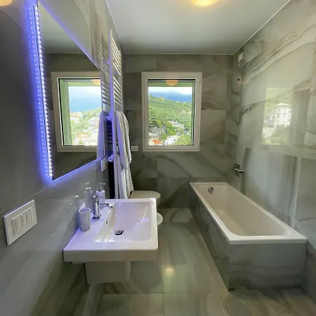 מלון דירות Gli Scogli Luxury 5*
